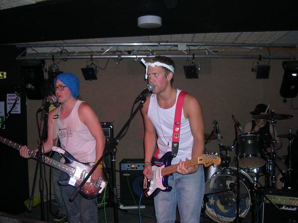 Junktion 7’s Battle Of The Bands Semi-Final I Swound! + ManPlayingKazoo + Running With Scissors + Wagstaffe 2004